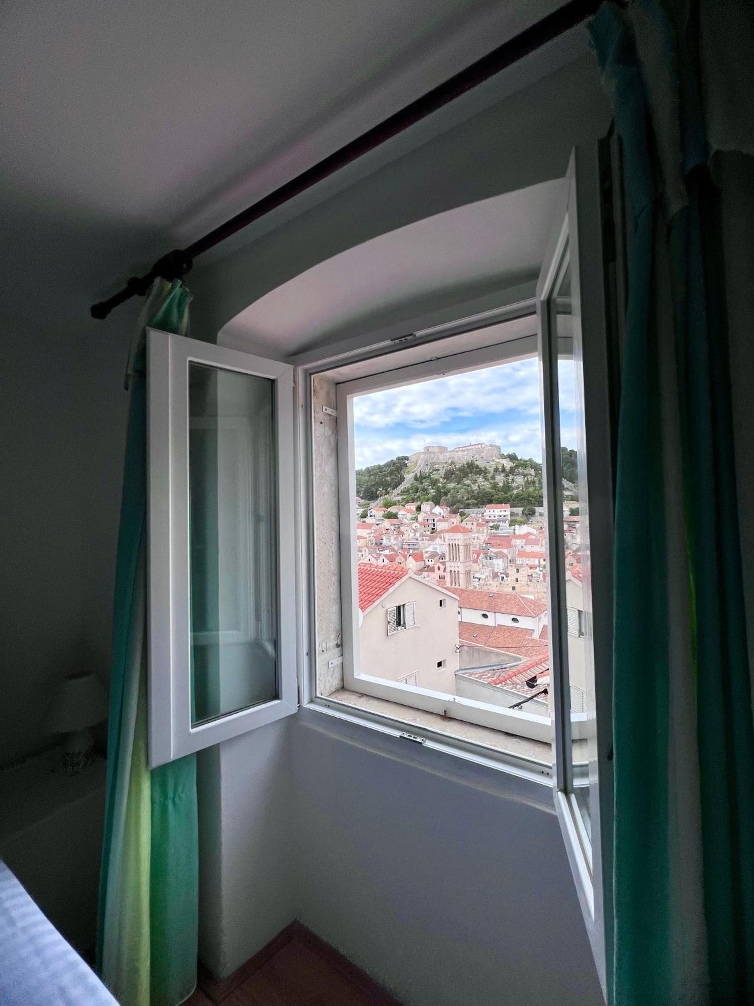 Apartments Tudor Nikola Хвар Экстерьер фото
