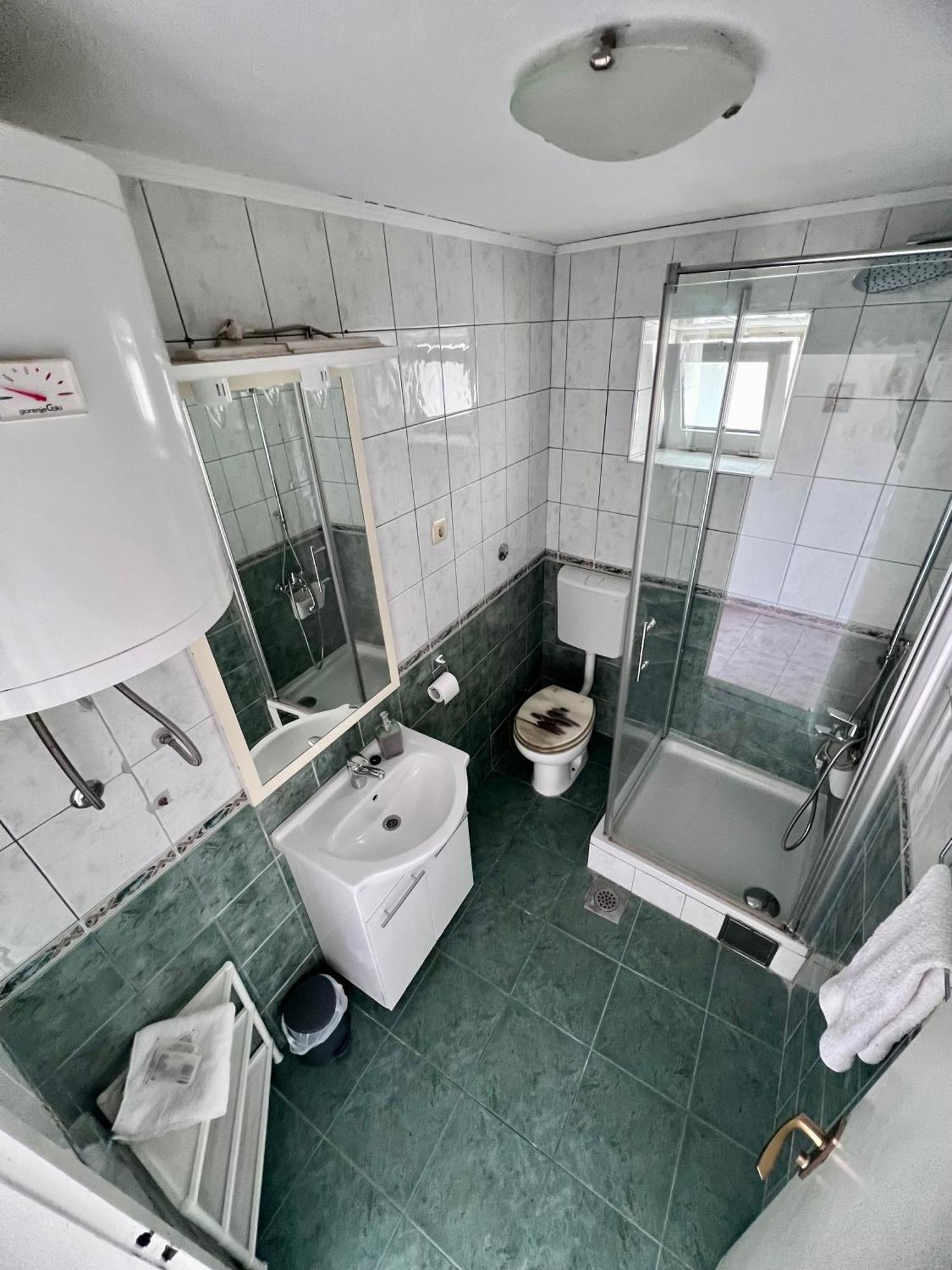 Apartments Tudor Nikola Хвар Экстерьер фото