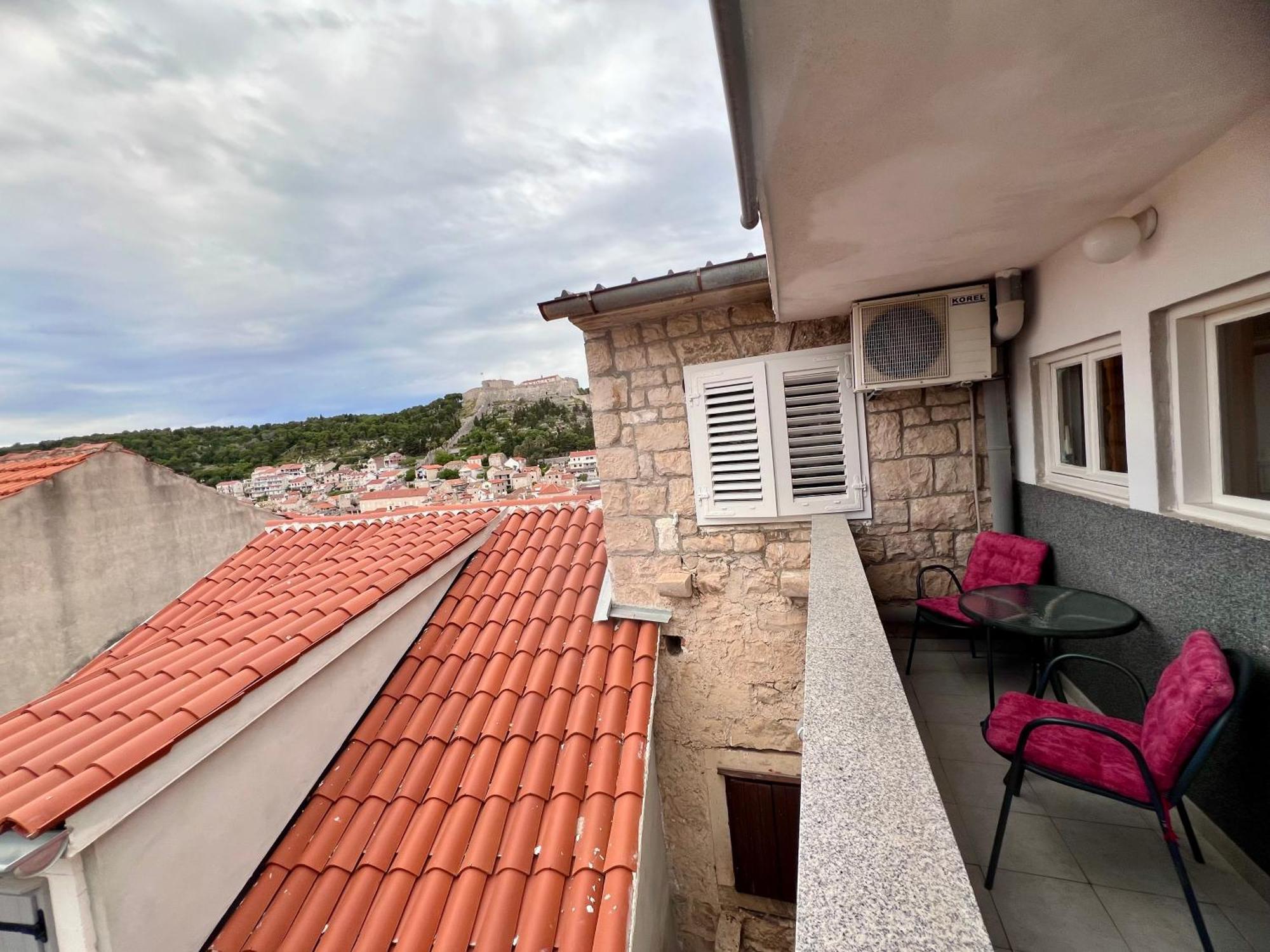 Apartments Tudor Nikola Хвар Экстерьер фото