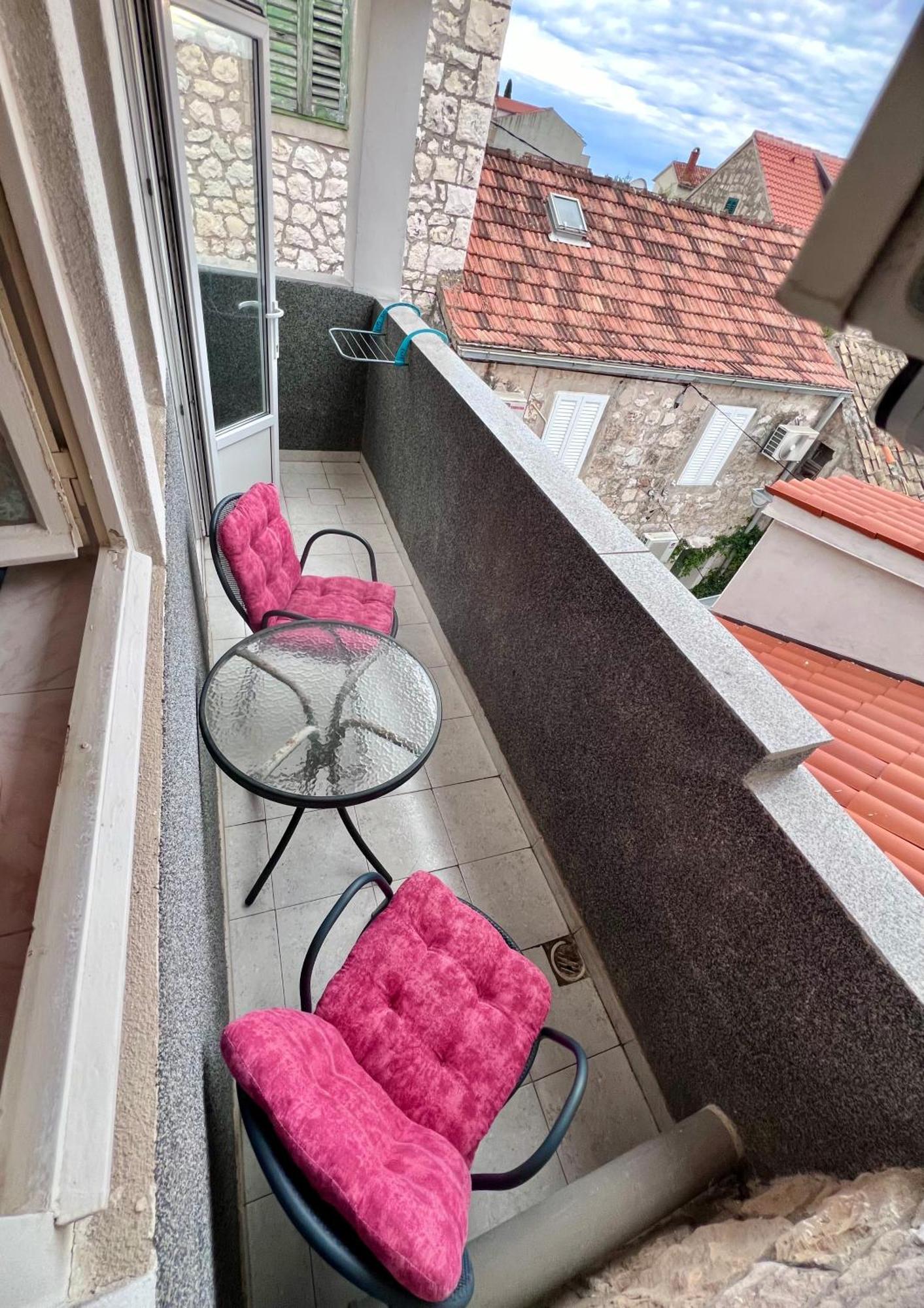 Apartments Tudor Nikola Хвар Экстерьер фото